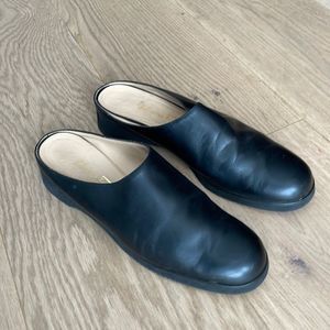 SALVATORE FERRAGAMO FLATS